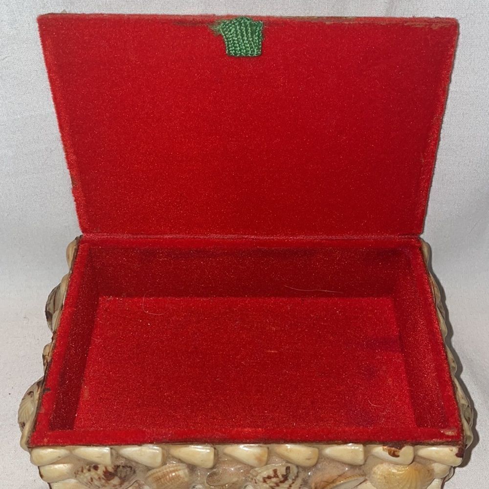 Shell Covered Small Box - Picture 8 of 9